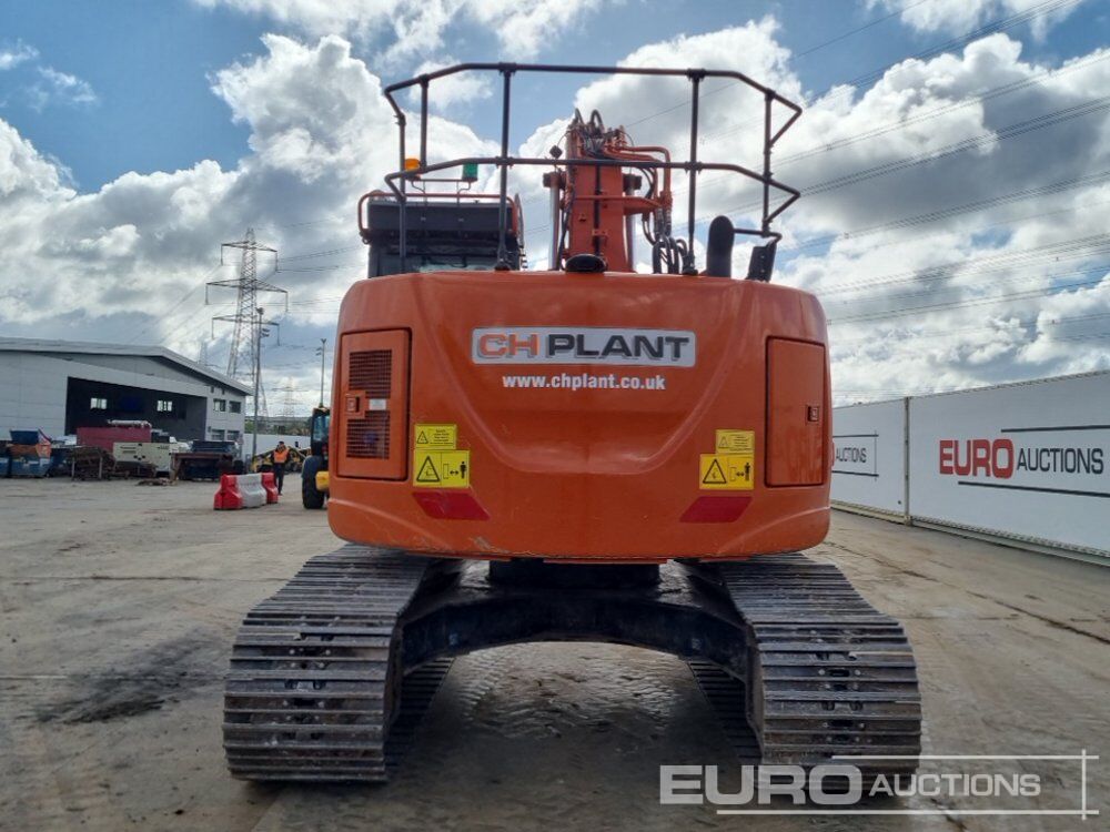 2021 Hitachi ZX225USLC-6 - Pelle sur chenille: photos 4 2021 Hitachi ZX225USLC-6 - Pelle sur chenille: photos 4