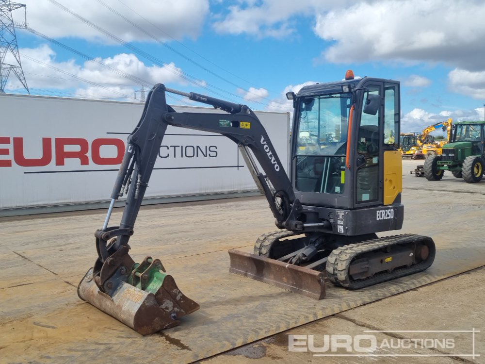 2021 Volvo ECR25D - Mini pelle: photos 1 2021 Volvo ECR25D - Mini pelle: photos 1