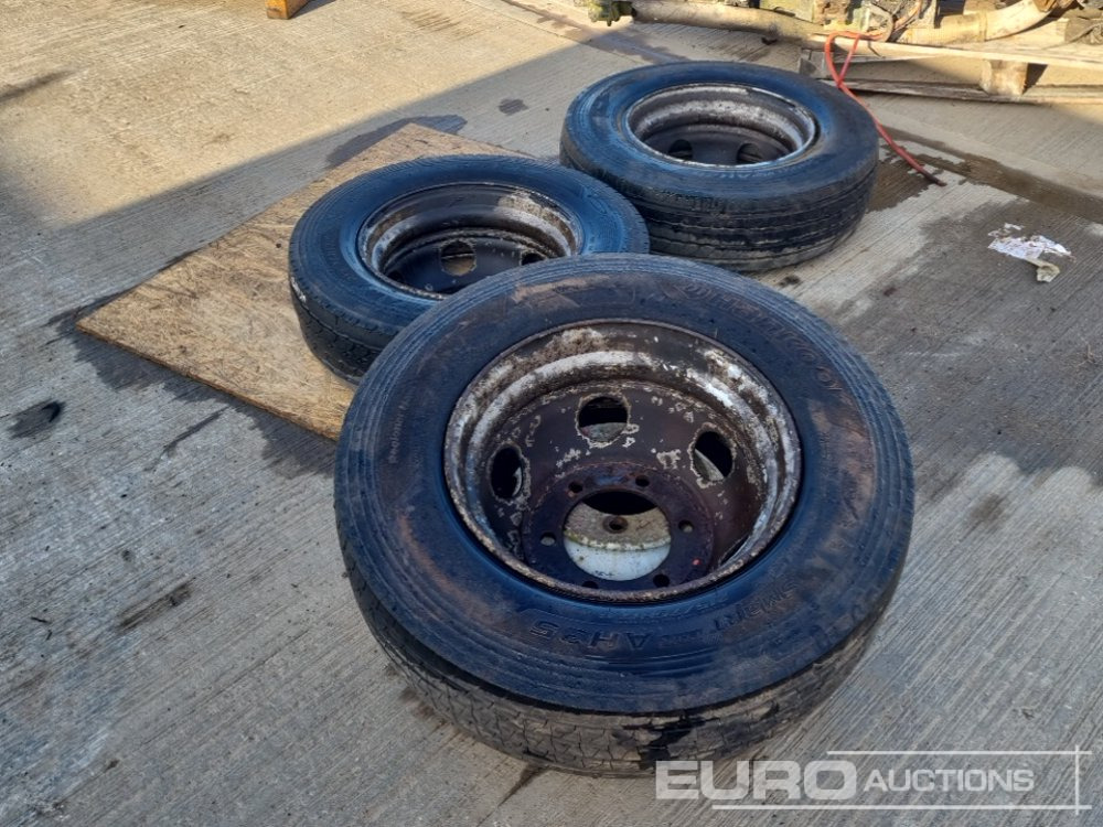 215/75R17.5 Tyre & Rim (4 of) - Pneu: photos 2 215/75R17.5 Tyre & Rim (4 of) - Pneu: photos 2