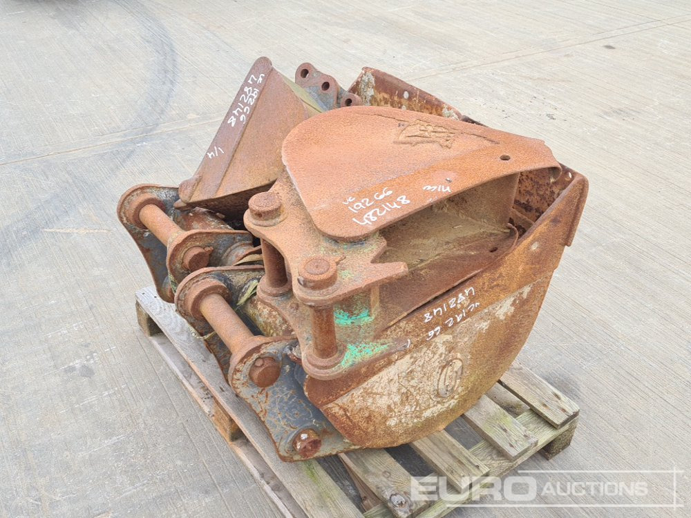 24", 18", 18", 12" Digging Bucket 25-60mm Pin to suit Mini-10Ton Excavator - Godet: photos 5 24", 18", 18", 12" Digging Bucket 25-60mm Pin to suit Mini-10Ton Excavator - Godet: photos 5