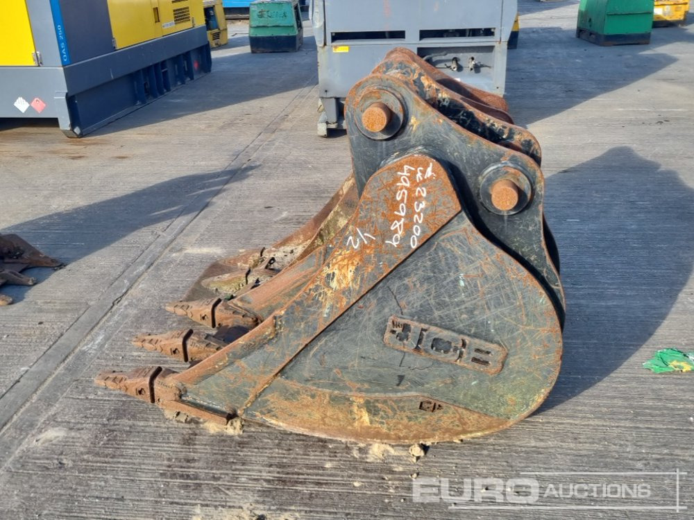 24", 24" Digging Bucket 65mm Pin to suit 13 Ton Excavator - Godet: photos 2 24", 24" Digging Bucket 65mm Pin to suit 13 Ton Excavator - Godet: photos 2