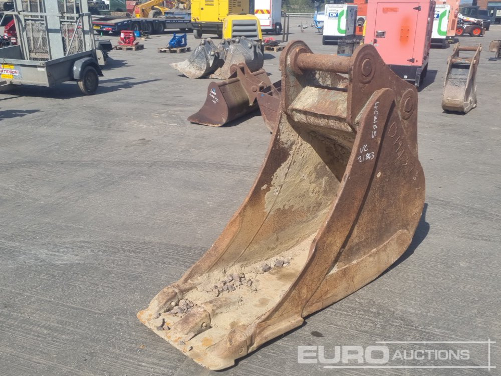24" Digging Bucket 80mm Pin to suit 20 Ton Excavator - Godet: photos 1 24" Digging Bucket 80mm Pin to suit 20 Ton Excavator - Godet: photos 1