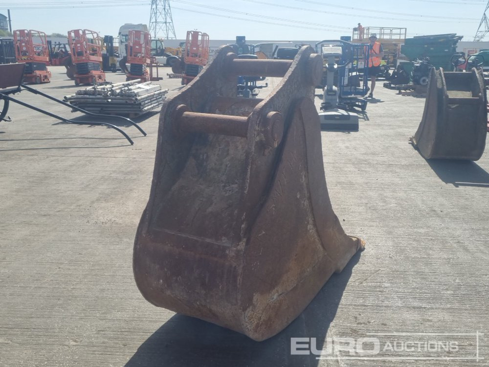 24" Digging Bucket 80mm Pin to suit 20 Ton Excavator - Godet: photos 5 24" Digging Bucket 80mm Pin to suit 20 Ton Excavator - Godet: photos 5