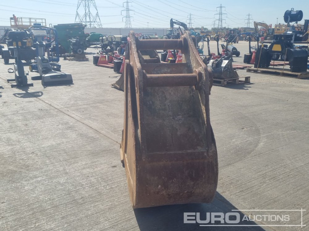 24" Digging Bucket 80mm Pin to suit 20 Ton Excavator - Godet: photos 4 24" Digging Bucket 80mm Pin to suit 20 Ton Excavator - Godet: photos 4
