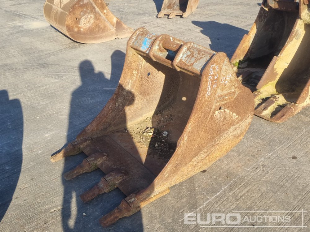 36" Scoop Bucket 65mm Pin to suit 13 Ton Excavator - Godet: photos 1 36" Scoop Bucket 65mm Pin to suit 13 Ton Excavator - Godet: photos 1
