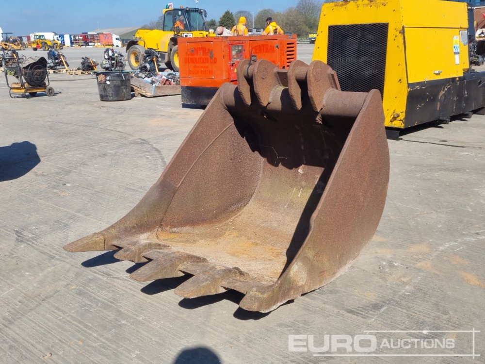 40" Digging Bucket to suit Dedicated QH - Godet: photos 1 40" Digging Bucket to suit Dedicated QH - Godet: photos 1