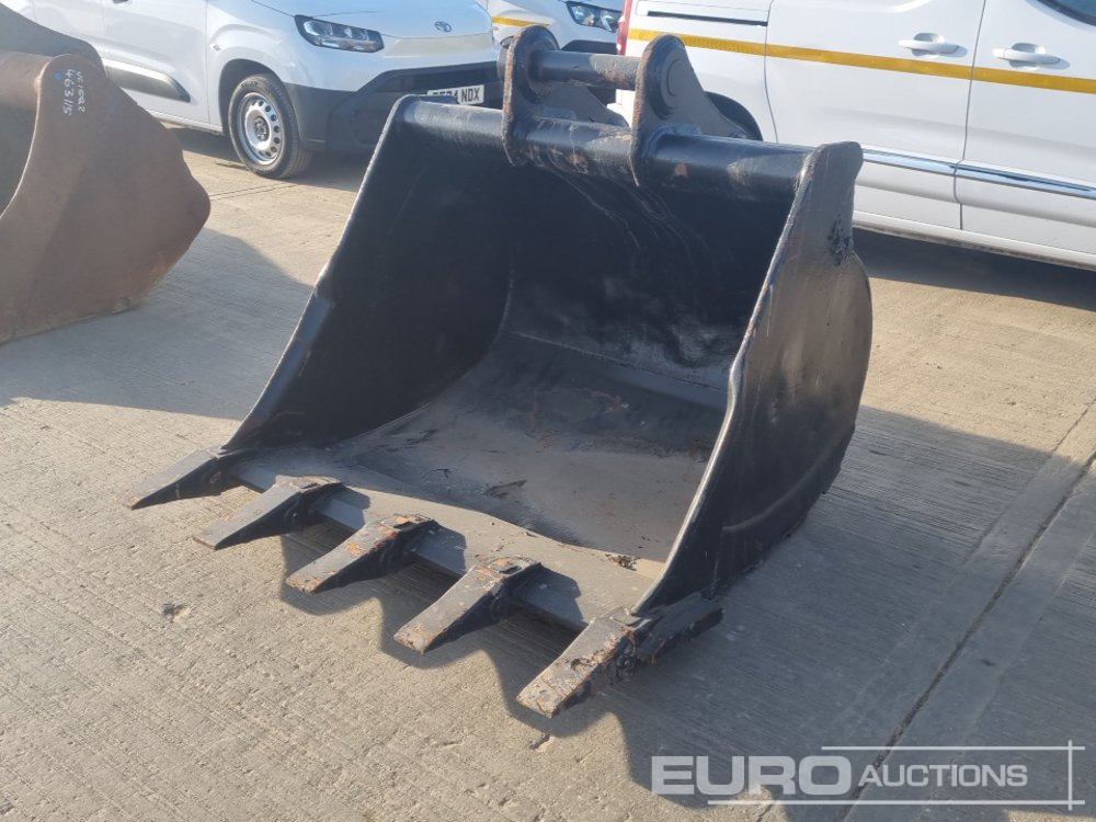54" Digging Bucket 80mm Pin to suit 20 Ton Excavator - Godet: photos 1 54" Digging Bucket 80mm Pin to suit 20 Ton Excavator - Godet: photos 1
