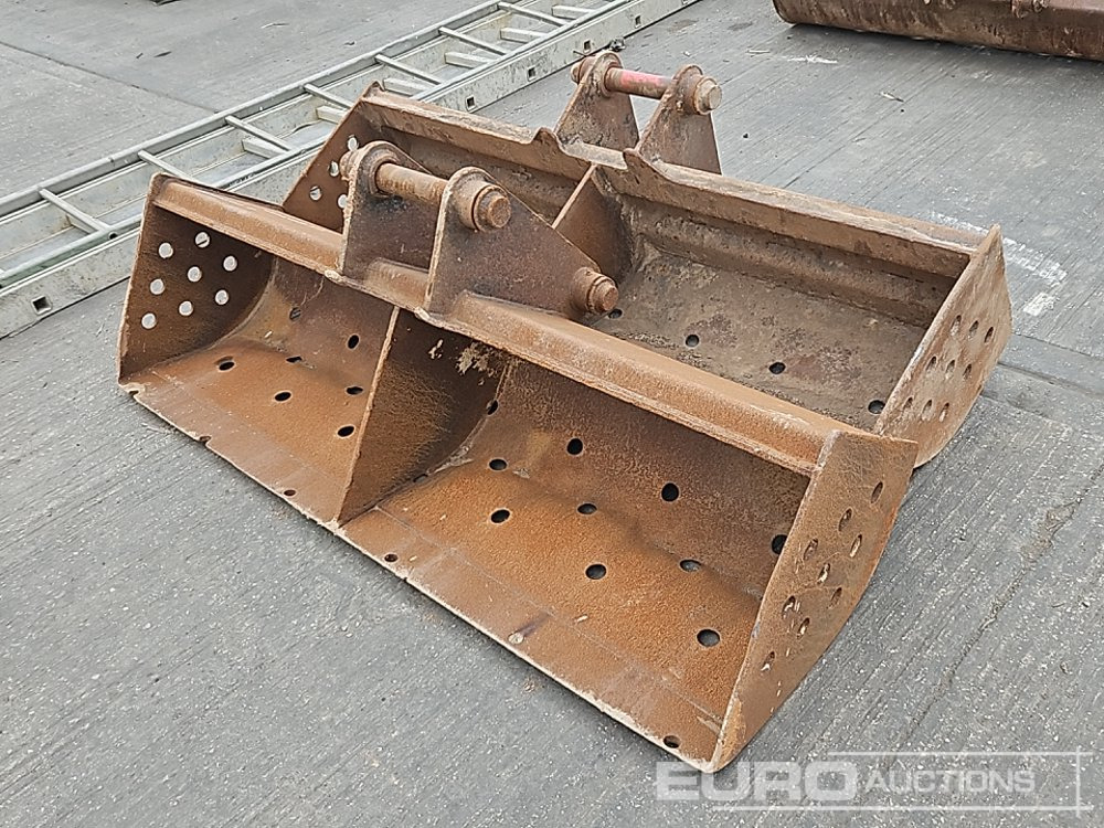 60", 60" DitchingBucket 45mm Pin to suit 4-6 Ton Excavator - Godet: photos 1 60", 60" DitchingBucket 45mm Pin to suit 4-6 Ton Excavator - Godet: photos 1