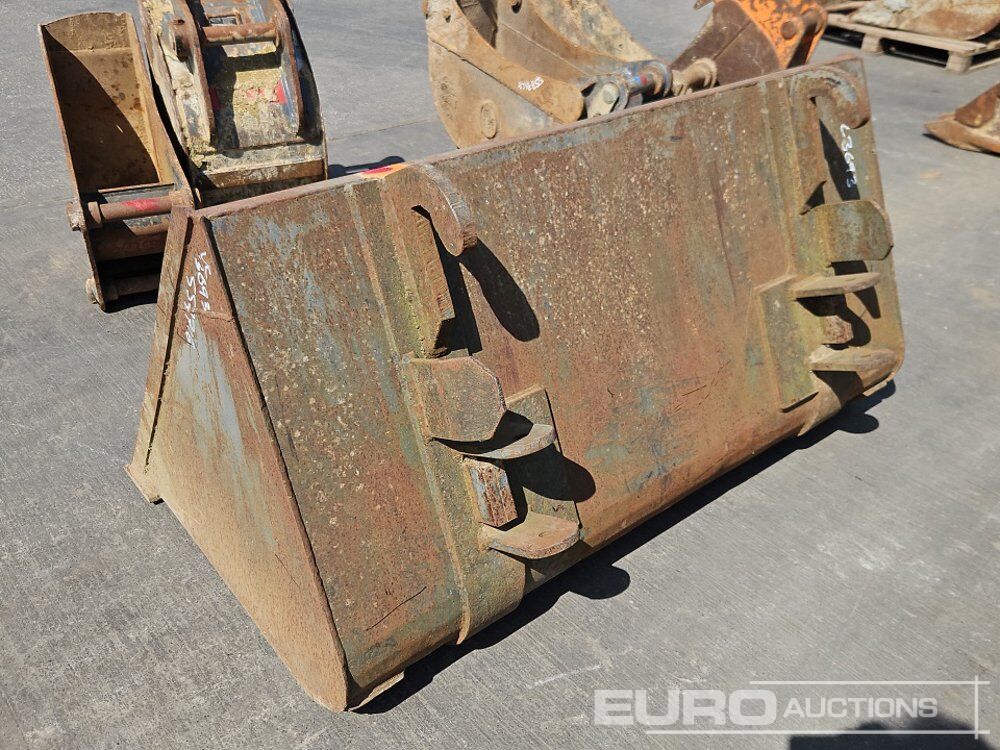 60" Loading Bucket to suit Telehandler - Godet: photos 3 60" Loading Bucket to suit Telehandler - Godet: photos 3