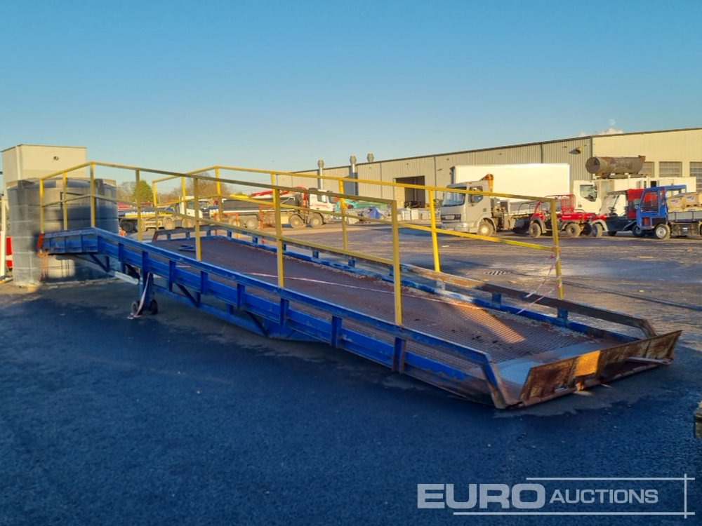 7' Loading Ramp - Rampe de chargement: photos 3 7' Loading Ramp - Rampe de chargement: photos 3