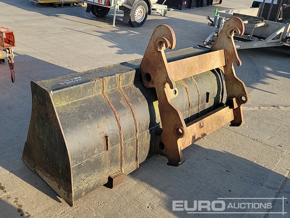 72" Loading Bucket to suit Telehandler - Godet: photos 3 72" Loading Bucket to suit Telehandler - Godet: photos 3