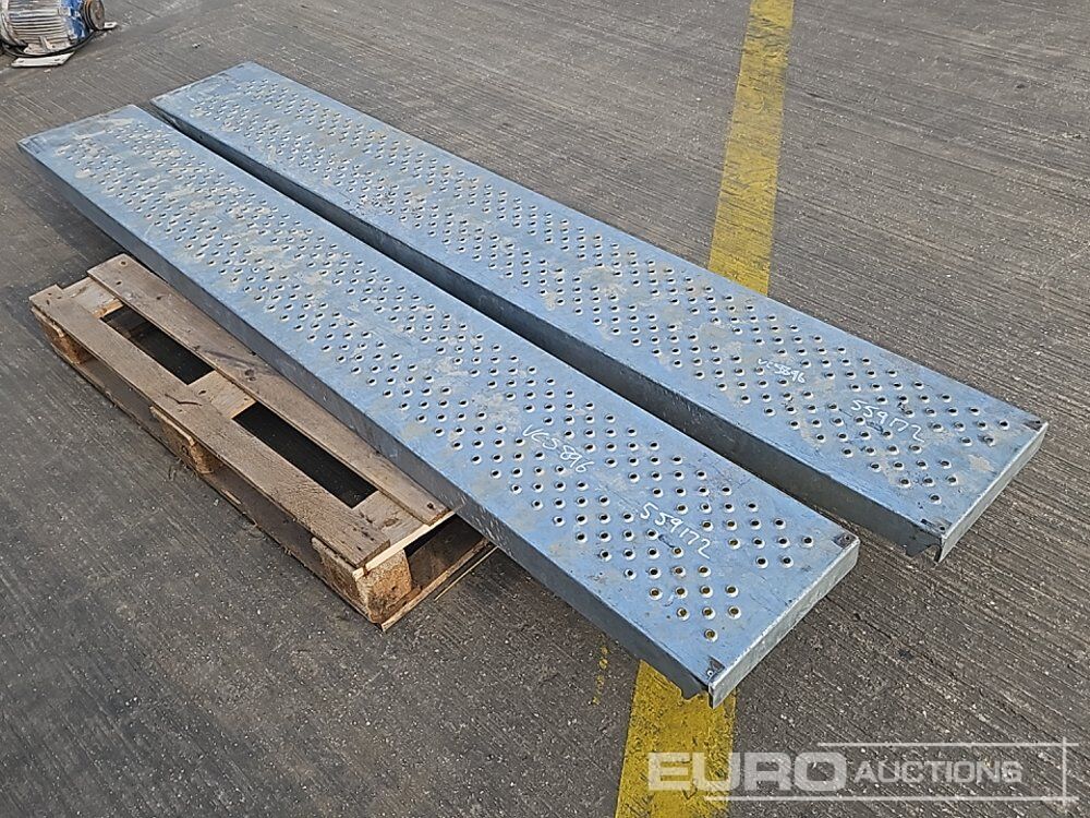 8' Loading Ramp (2 of) - Matériel de chantier: photos 1 8' Loading Ramp (2 of) - Matériel de chantier: photos 1