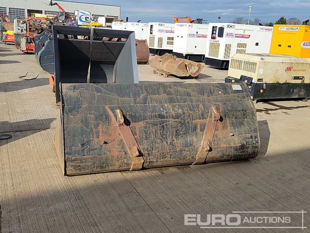 Godet 88" Loading Bucket to suit Telehandler: photos 8