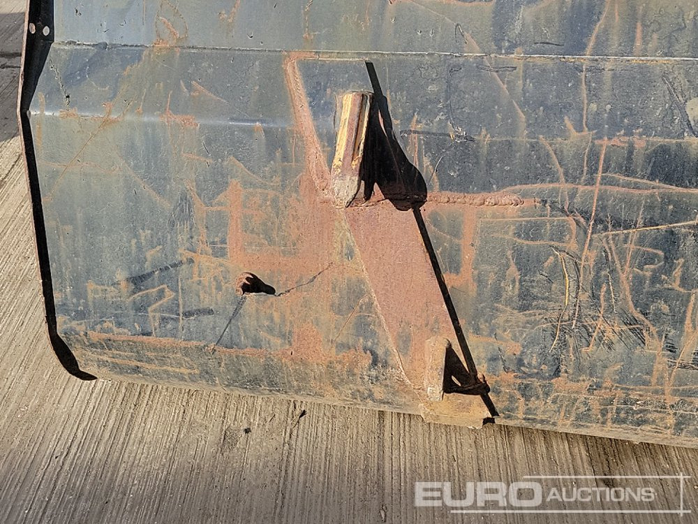 Godet 88" Loading Bucket to suit Telehandler: photos 10