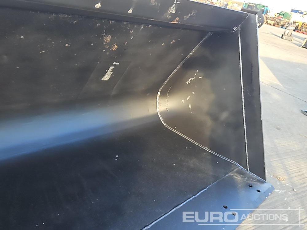Godet neuf 90" Loading Bucket to suit Telehandler: photos 13 Godet neuf 90" Loading Bucket to suit Telehandler: photos 13