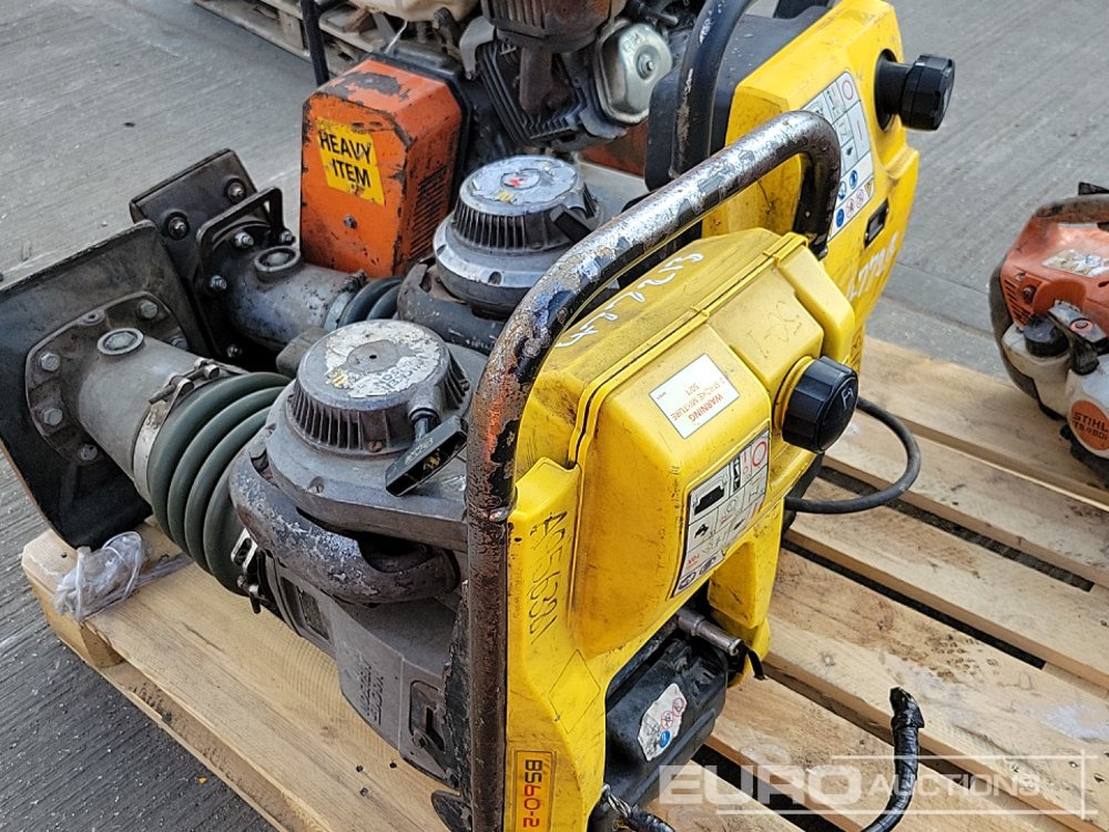 Travaux routiers Belle CSXA01 Petrol Road Saw, Honda Engine, Wacker Neuson BS60-2 Petrol Trench Compactor (2 of), Stihl TS 480i Petrol Quick Cut Saw (2 of): photos 34