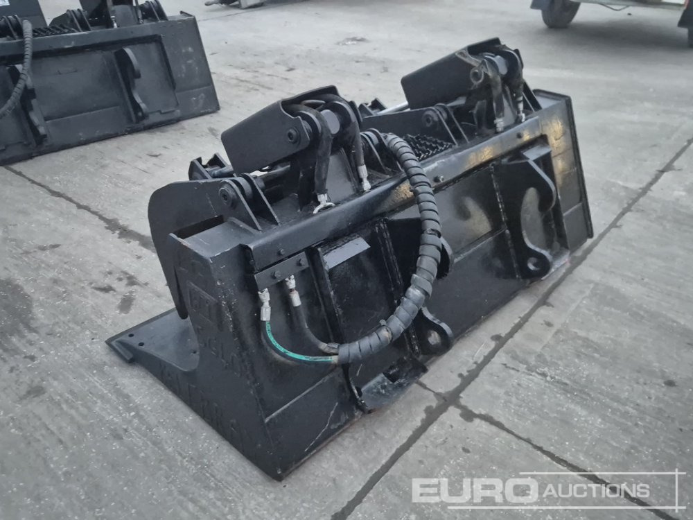 CAT 68" Hydraulic Grapple Bucket to suit CAT Telehandler - Godet: photos 3 CAT 68" Hydraulic Grapple Bucket to suit CAT Telehandler - Godet: photos 3