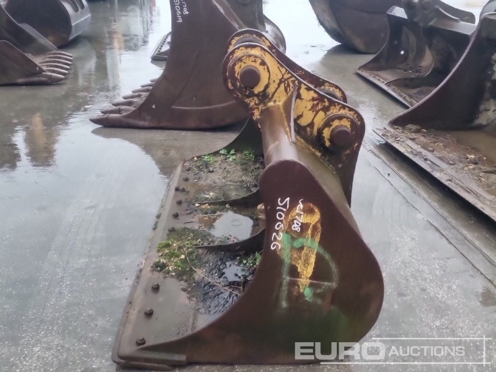 CAT 70" Ditching Bucket 80mm Pin to suit 20 Ton Excavator - Godet: photos 2 CAT 70" Ditching Bucket 80mm Pin to suit 20 Ton Excavator - Godet: photos 2