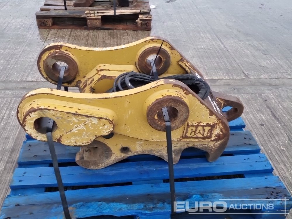 CAT Hydraulic QH 80mm Pin to suit 20 Ton Excavator - Godet: photos 2 CAT Hydraulic QH 80mm Pin to suit 20 Ton Excavator - Godet: photos 2