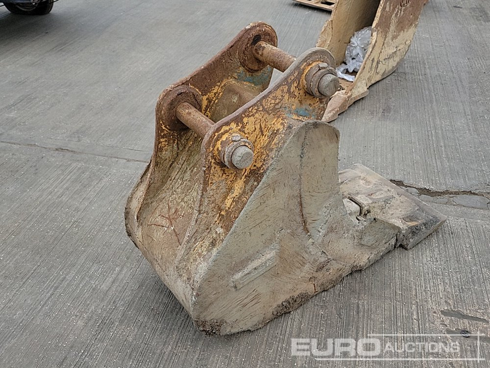 Case 24" Digging Bucket 65mm Pin to suit 13 Ton Excavator - Godet: photos 5 Case 24" Digging Bucket 65mm Pin to suit 13 Ton Excavator - Godet: photos 5
