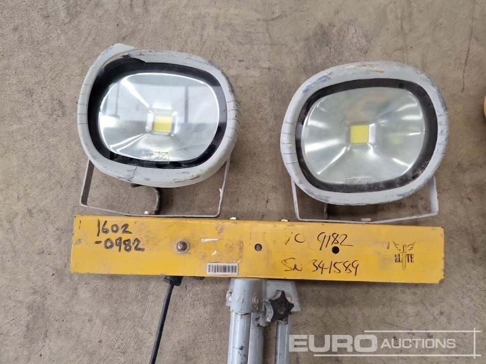 Matériel de chantier Defender/Elite 110 Volt Tripod Work Light (2 of): photos 9