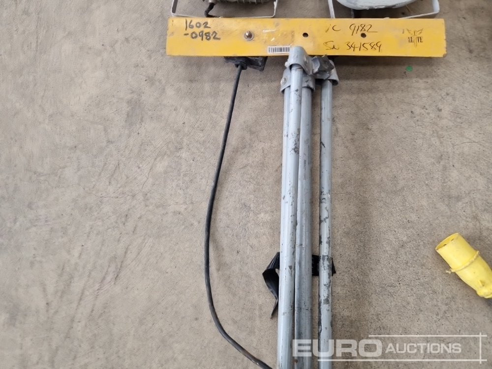 Matériel de chantier Defender/Elite 110 Volt Tripod Work Light (2 of): photos 10