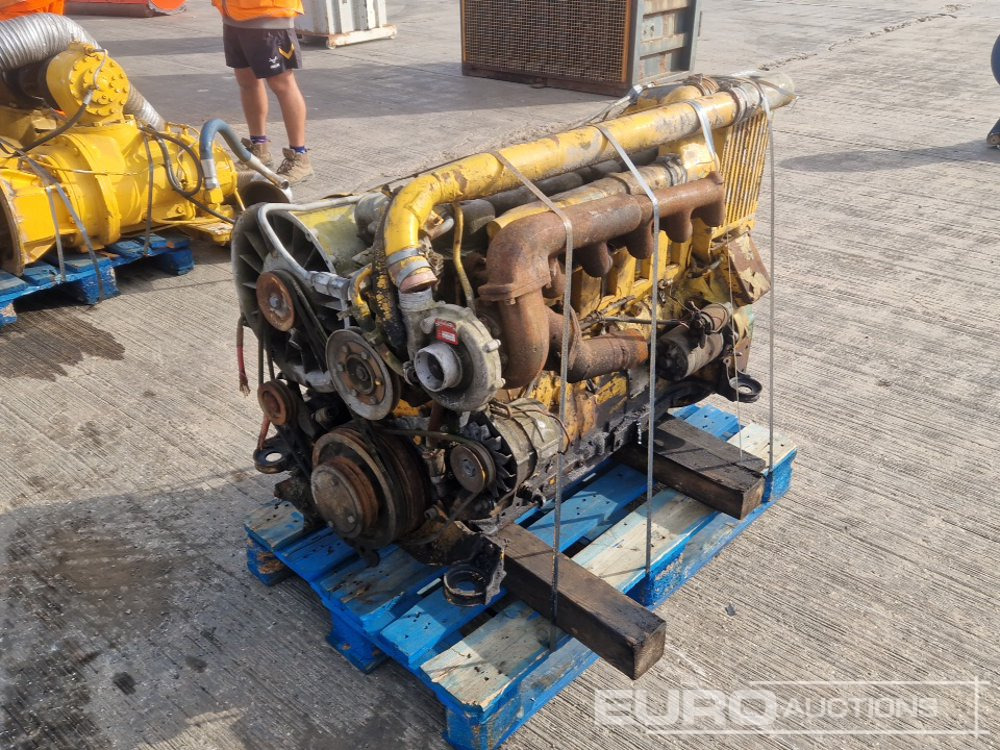 Deutz 6 Cylinder Engine - Moteur: photos 1 Deutz 6 Cylinder Engine - Moteur: photos 1