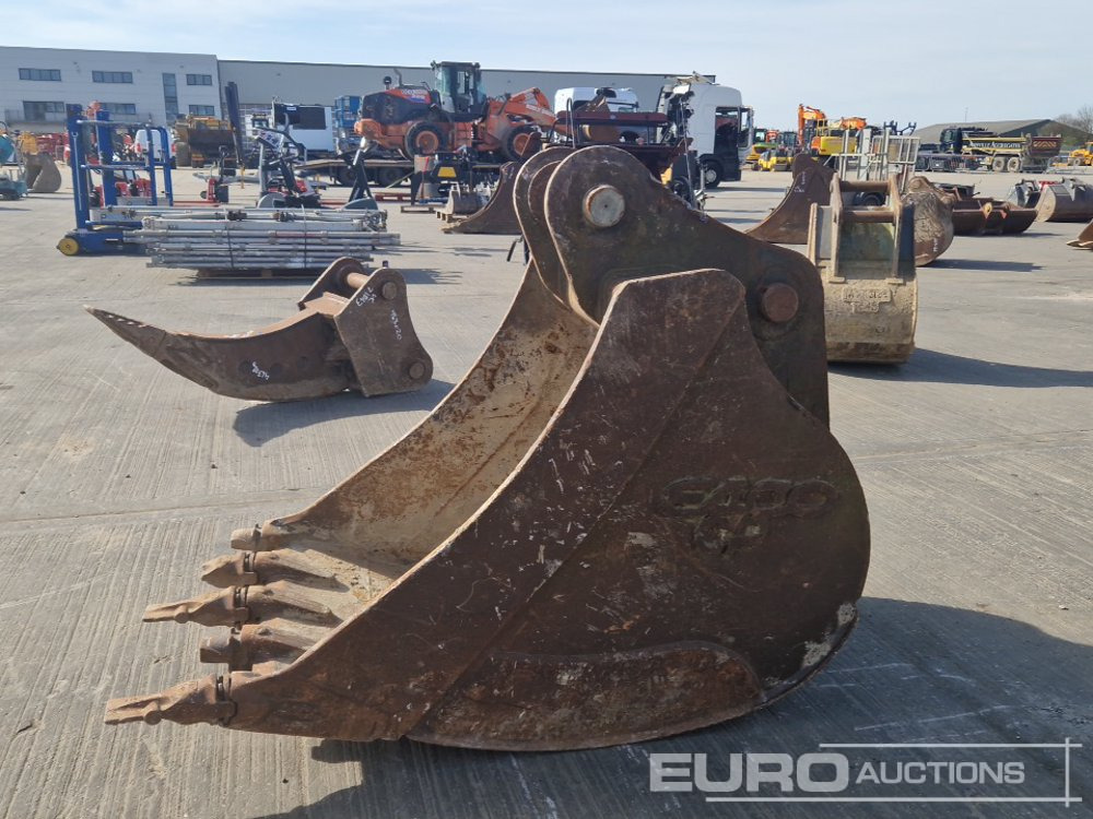 Eaco 34" Digging Bucket 80mm Pin to suit 20 Ton Excavator - Godet: photos 2 Eaco 34" Digging Bucket 80mm Pin to suit 20 Ton Excavator - Godet: photos 2