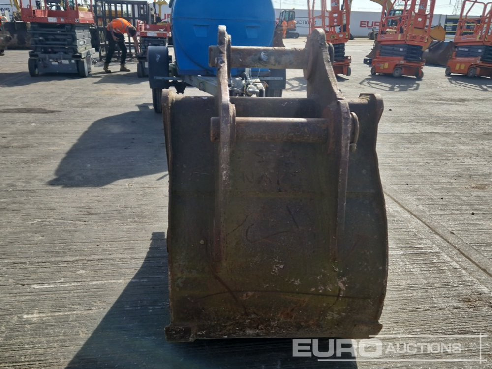 Eaco 34" Digging Bucket 80mm Pin to suit 20 Ton Excavator - Godet: photos 4 Eaco 34" Digging Bucket 80mm Pin to suit 20 Ton Excavator - Godet: photos 4