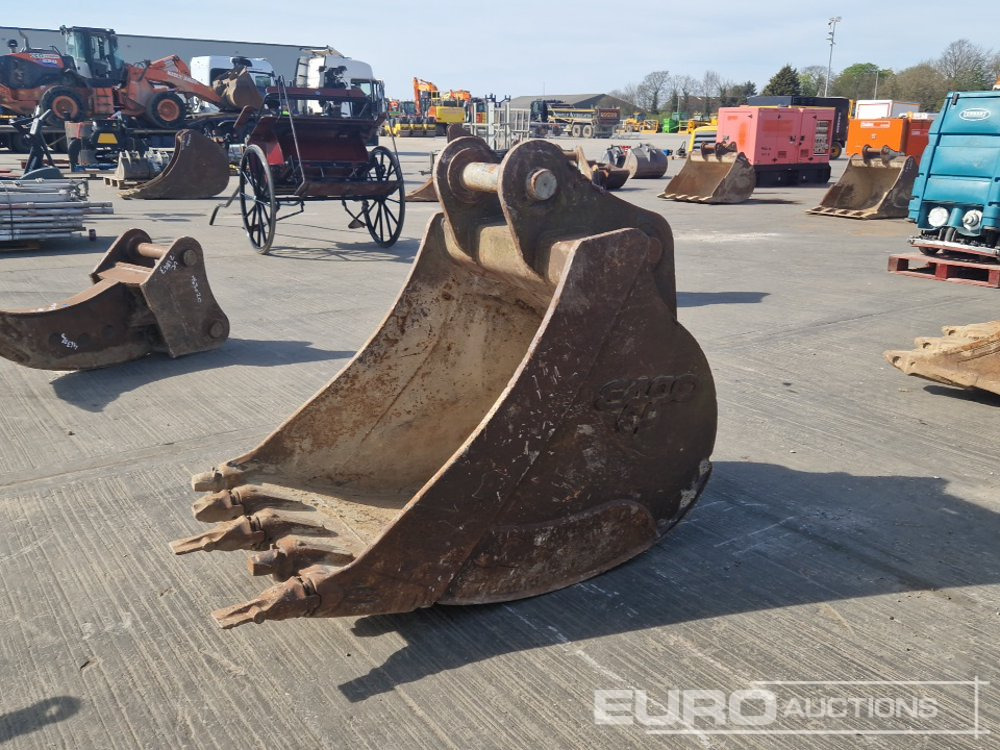 Eaco 34" Digging Bucket 80mm Pin to suit 20 Ton Excavator - Godet: photos 1 Eaco 34" Digging Bucket 80mm Pin to suit 20 Ton Excavator - Godet: photos 1