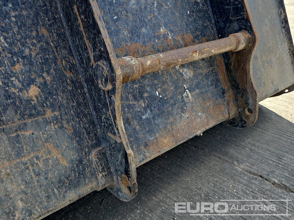 Godet Eastern 90" Loading Bucket to suit Manitou Telehandler: photos 13