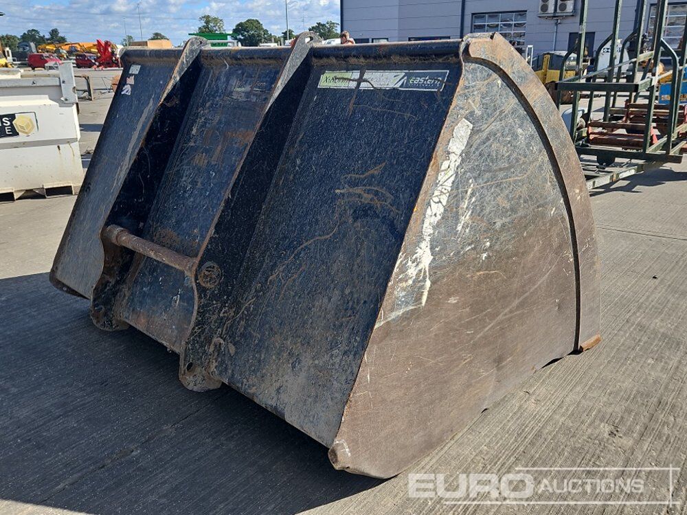 Eastern 90" Loading Bucket to suit Manitou Telehandler - Godet: photos 5 Eastern 90" Loading Bucket to suit Manitou Telehandler - Godet: photos 5