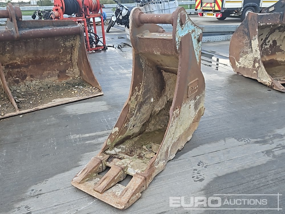 Hill 16" Digging Bucket 65mm Pin to suit 13 Ton Excavator - Godet: photos 1 Hill 16" Digging Bucket 65mm Pin to suit 13 Ton Excavator - Godet: photos 1