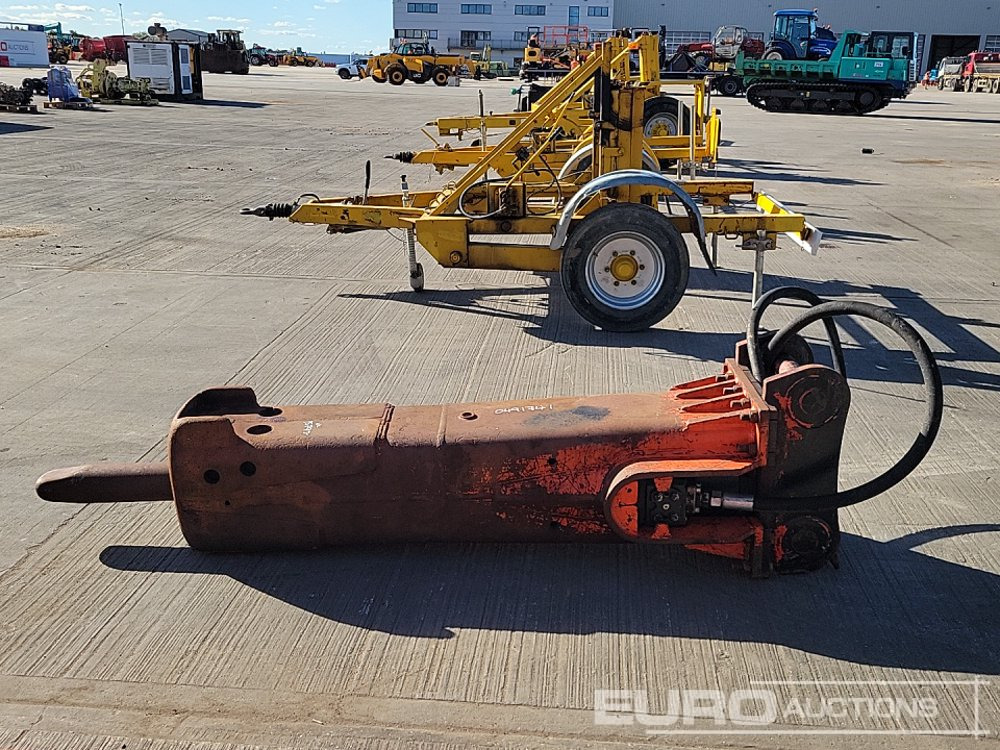 Hydraulic Breaker 80mm Pin to suit 20 Ton Excavator - Marteau hydraulique: photos 2 Hydraulic Breaker 80mm Pin to suit 20 Ton Excavator - Marteau hydraulique: photos 2