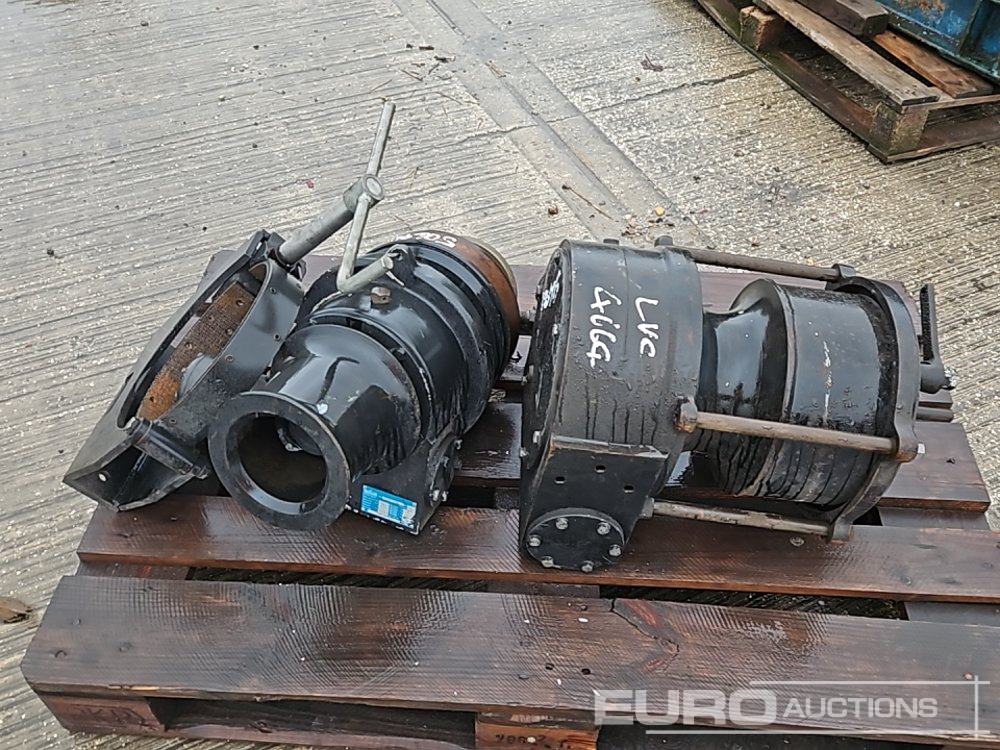 Hydraulic Winch (2 of) - Treuil: photos 4 Hydraulic Winch (2 of) - Treuil: photos 4