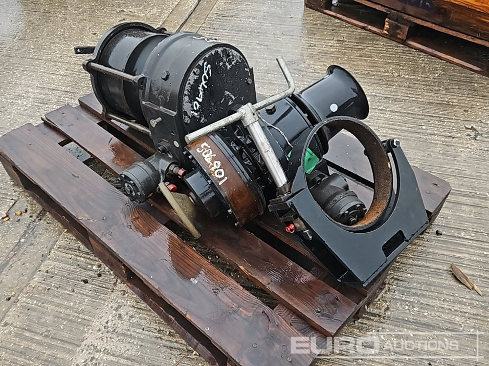 Hydraulic Winch (2 of) - Treuil: photos 1 Hydraulic Winch (2 of) - Treuil: photos 1