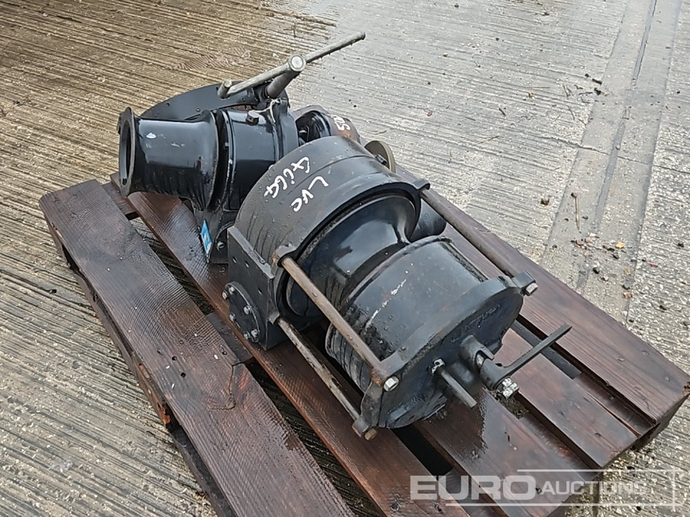 Hydraulic Winch (2 of) - Treuil: photos 5 Hydraulic Winch (2 of) - Treuil: photos 5