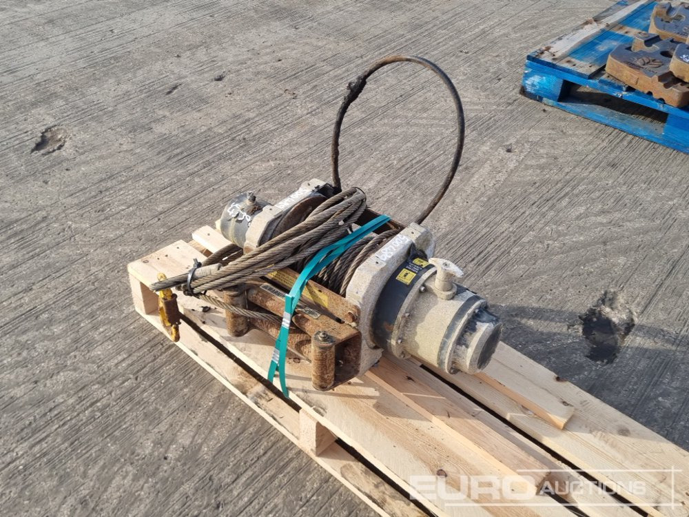 Hydraulic Winch - Treuil: photos 1 Hydraulic Winch - Treuil: photos 1