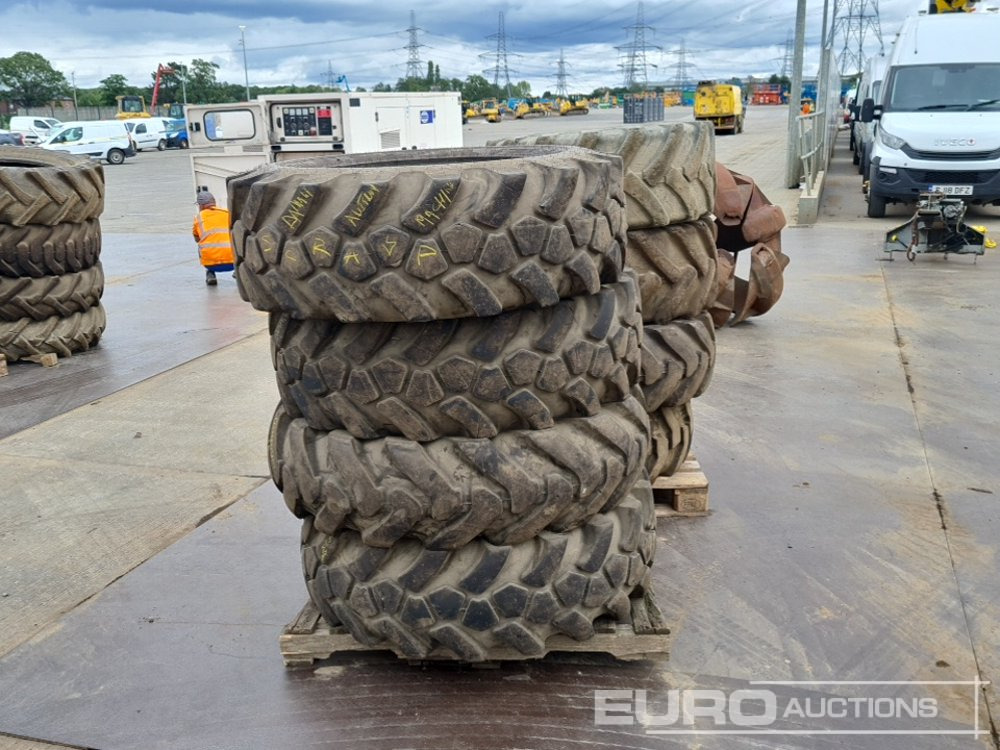 JCB 15.5-25 Tyre (6 of) 405/70 R20 Tyre (2 of) - Pneu: photos 2 JCB 15.5-25 Tyre (6 of) 405/70 R20 Tyre (2 of) - Pneu: photos 2