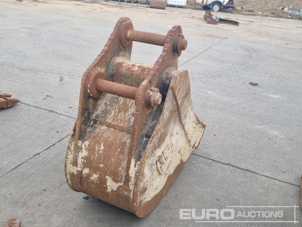JCB 24" Digging Bucket 65mm Pin to suit 13 Ton Excavator - Godet: photos 5 JCB 24" Digging Bucket 65mm Pin to suit 13 Ton Excavator - Godet: photos 5