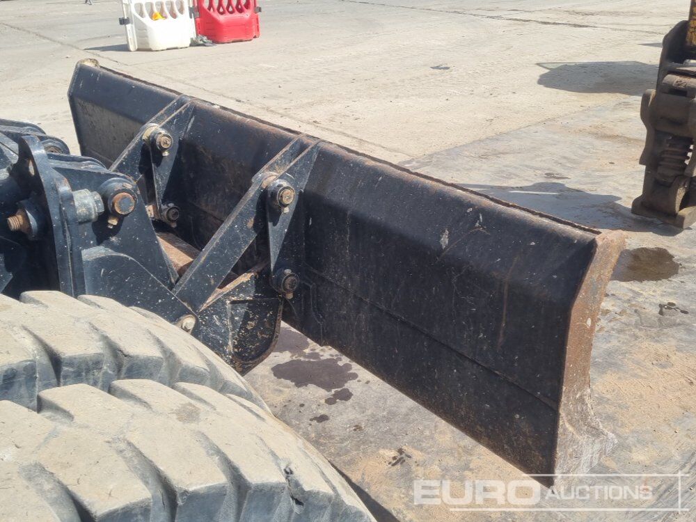 Pelle sur pneus JCB JS175W: photos 13 Pelle sur pneus JCB JS175W: photos 13