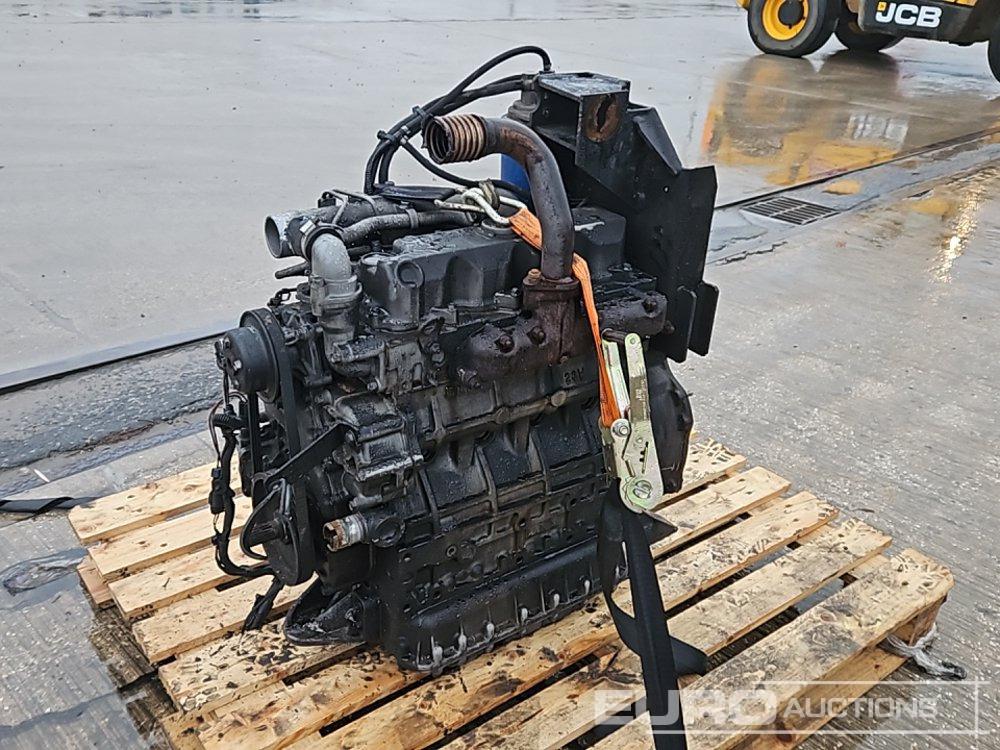 Kubota 4 Cylinder Engine - Moteur: photos 3 Kubota 4 Cylinder Engine - Moteur: photos 3