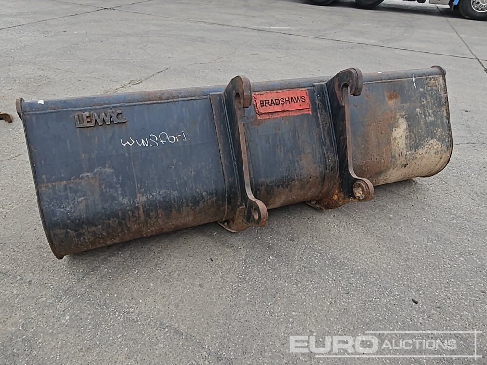 Lemac 94" Loading Bucket to suit Telehandler - Godet: photos 4 Lemac 94" Loading Bucket to suit Telehandler - Godet: photos 4