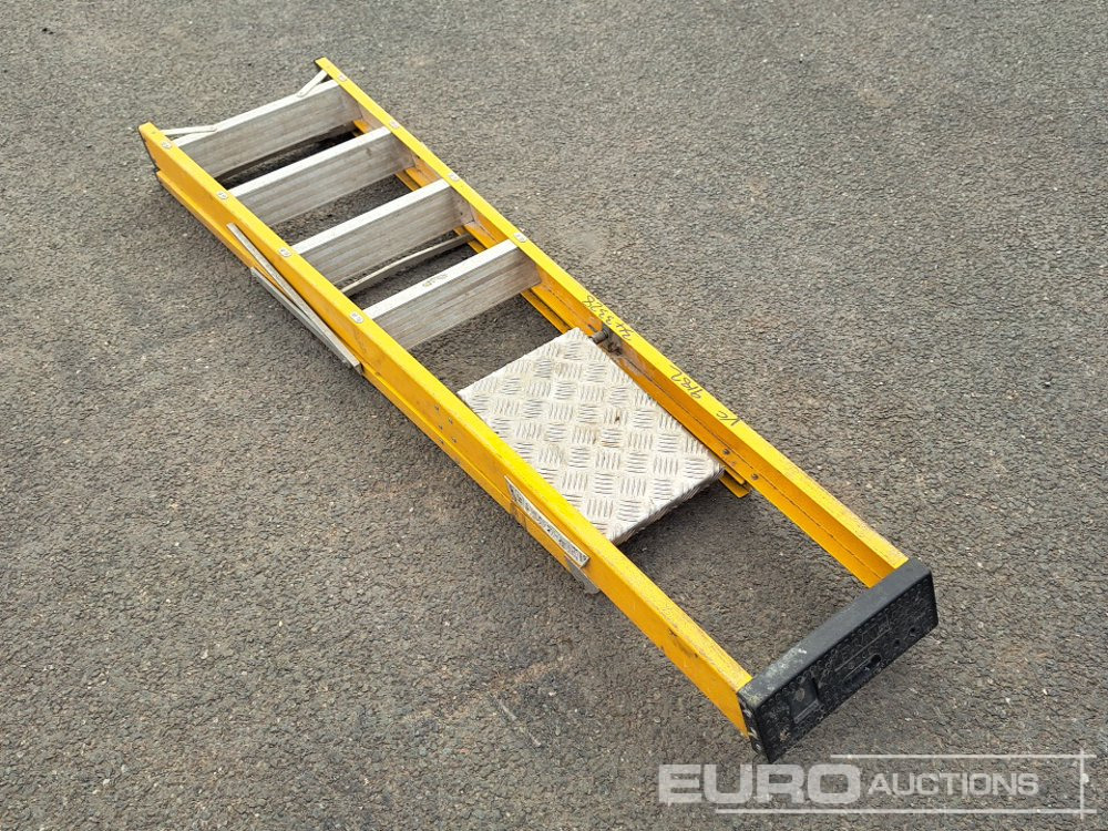 Lyte 5 Tread Fibreglass Step Ladder - Matériel de chantier: photos 3 Lyte 5 Tread Fibreglass Step Ladder - Matériel de chantier: photos 3
