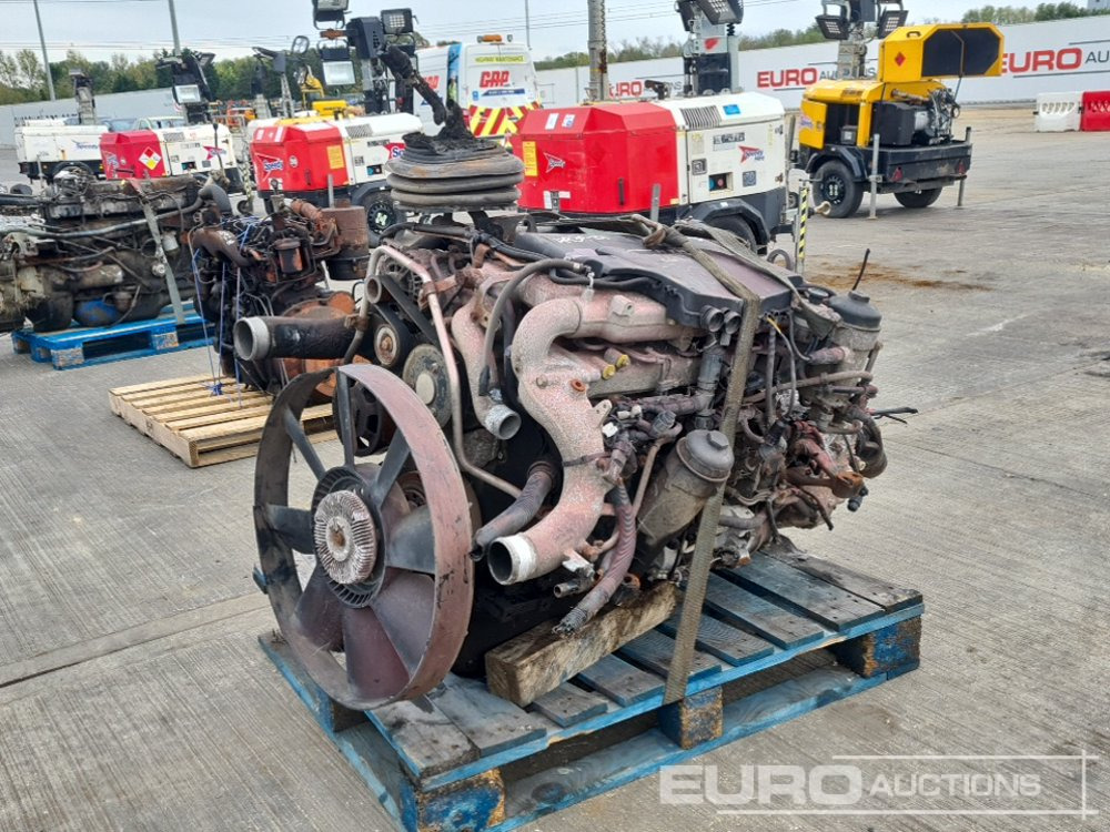 MAN 4 Cylinder Engine, Gearbox - Moteur: photos 1 MAN 4 Cylinder Engine, Gearbox - Moteur: photos 1