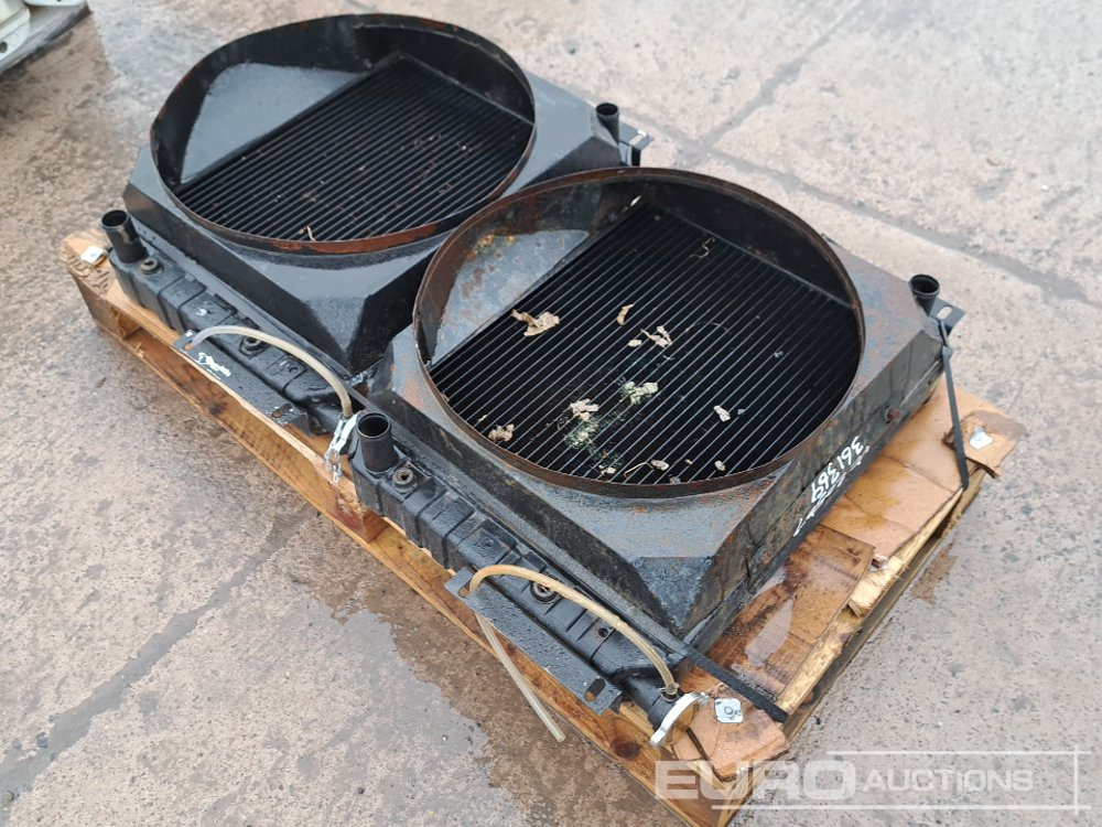 Machine Radiator (2 of) - Matériel de chantier: photos 4 Machine Radiator (2 of) - Matériel de chantier: photos 4