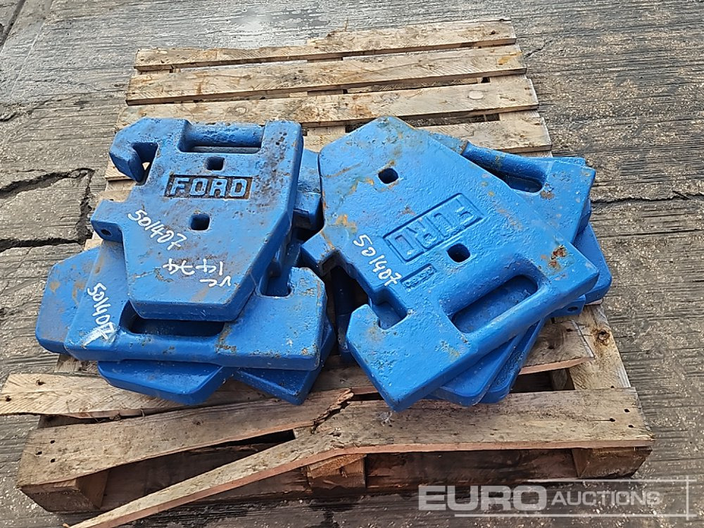 Pallet of Ford Tractor Weights - Machine agricole: photos 4 Pallet of Ford Tractor Weights - Machine agricole: photos 4