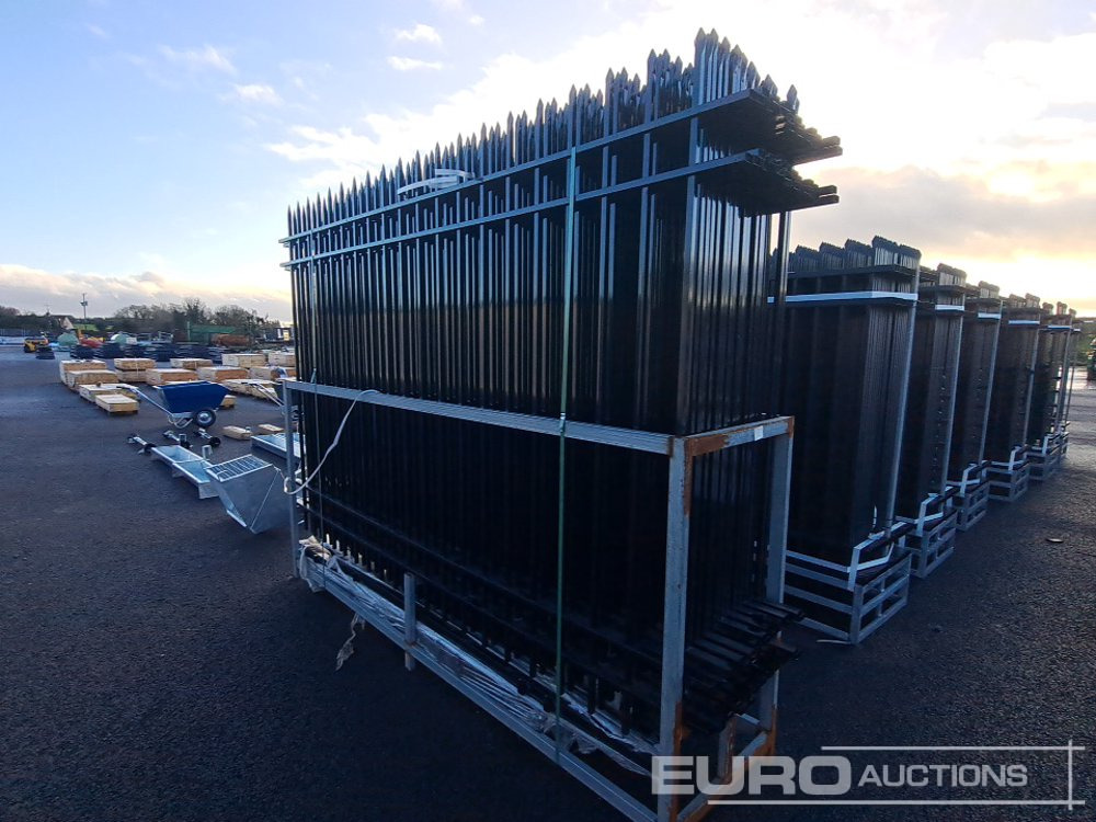 Unused 10' Fencing Panels (20 of) & Posts - Machine agricole: photos 4 Unused 10' Fencing Panels (20 of) & Posts - Machine agricole: photos 4