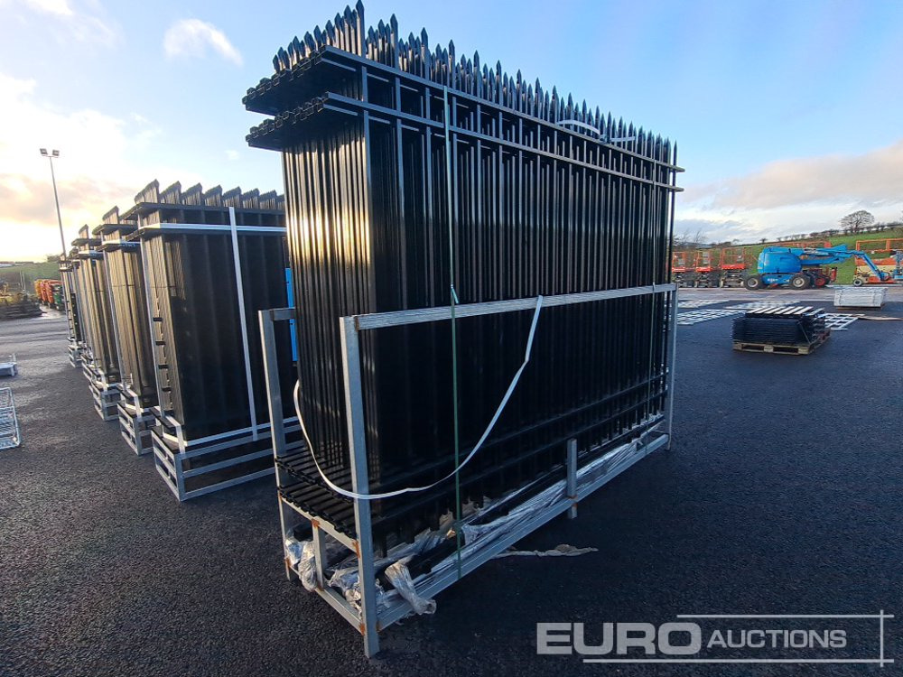 Unused 10' Fencing Panels (20 of) & Posts - Machine agricole: photos 3 Unused 10' Fencing Panels (20 of) & Posts - Machine agricole: photos 3