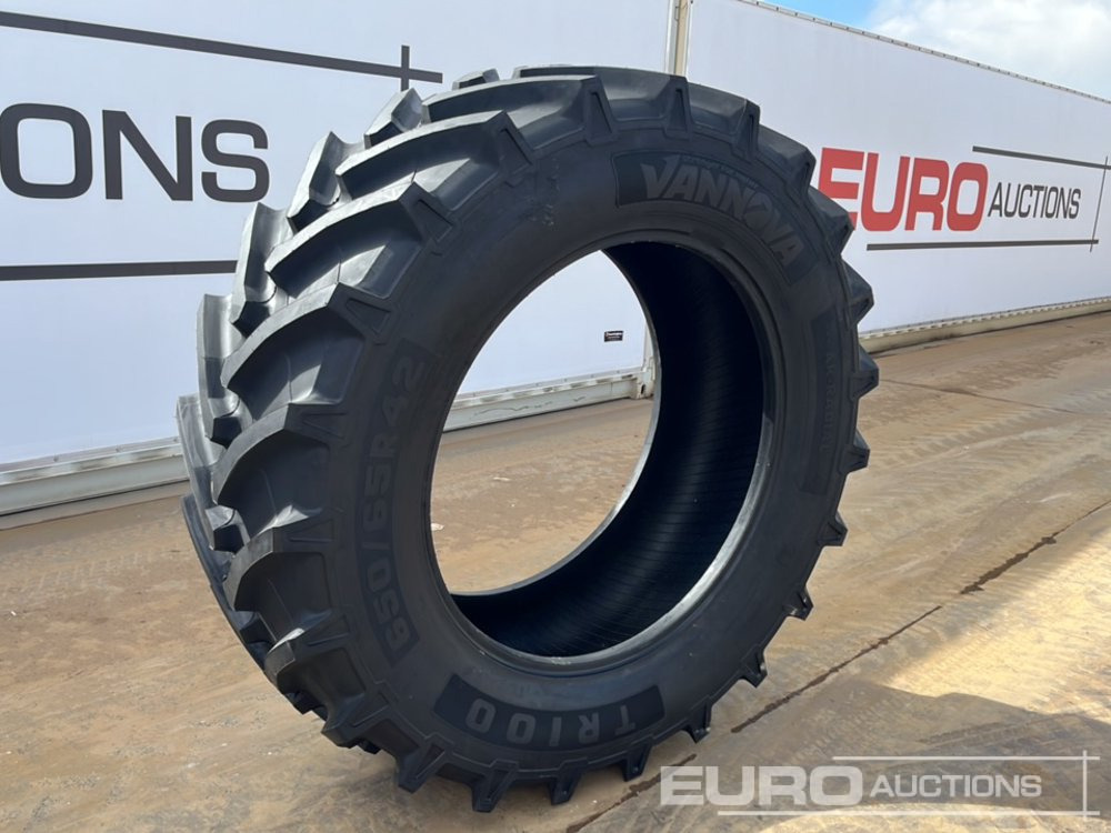 Unused Vannova 650/65R42-170 R1W Tyre (2 of) - Machine agricole: photos 3 Unused Vannova 650/65R42-170 R1W Tyre (2 of) - Machine agricole: photos 3